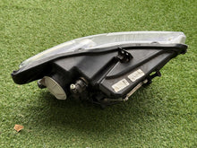Laden Sie das Bild in den Galerie-Viewer, Frontscheinwerfer Ford FR3B-13006-C Links Scheinwerfer Headlight SCH8679231624rl