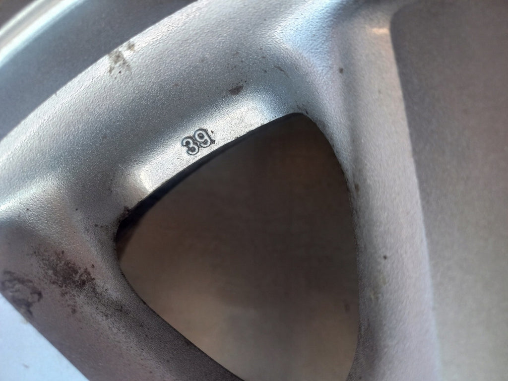 1x Alufelge 15 Zoll 6.0" 5x100 39ET Matt Silber 42611-2B010 Toyota Carina E