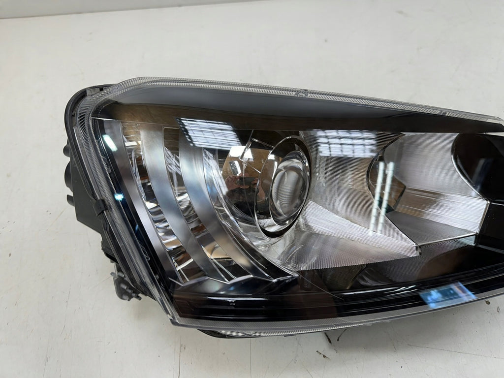 Frontscheinwerfer Skoda Yeti 5L1941016C LE12C6286 Xenon Rechts Headlight