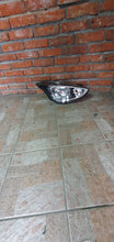 Load image into Gallery viewer, Frontscheinwerfer Hyundai I10 92102-B9000 Rechts Scheinwerfer Headlight