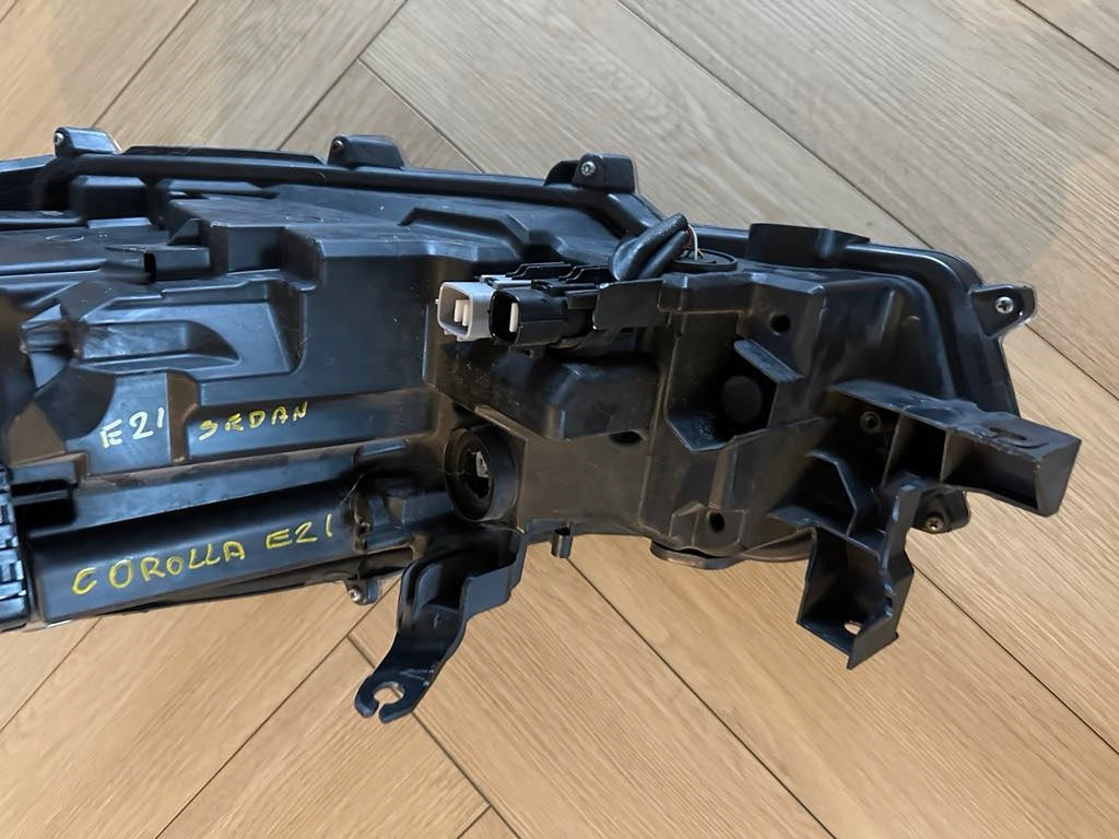 Frontscheinwerfer Toyota Corolla 81110-02 Rechts Scheinwerfer Headlight SCH4521390440ja
