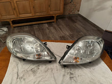 Laden Sie das Bild in den Galerie-Viewer, Frontscheinwerfer Renault Trafic II 8200701354 8200701356 LED Rechts oder Links