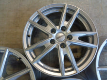Laden Sie das Bild in den Galerie-Viewer, 4x Alufelge 17 Zoll 7.0" 5x114.3 50ET Glanz Silber Rim Wheel FEL3048194983td