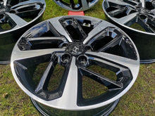 Load image into Gallery viewer, 4x Alufelge 18 Zoll 7.5&quot; 5x114.3 52ET Glanz Schwarz 52910-J9300 Hyundai Kona
