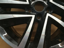 Laden Sie das Bild in den Galerie-Viewer, 1x Alufelge 18 Zoll 7.0&quot; 5x112 43ET Glanz Schwarz 5FJ601025 Seat Tarraco