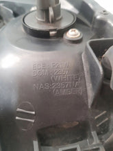 Laden Sie das Bild in den Galerie-Viewer, Frontscheinwerfer Kia Rio Rechts Scheinwerfer Headlight