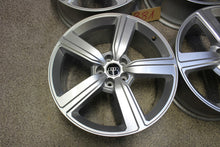 Laden Sie das Bild in den Galerie-Viewer, 4x Alufelge 20 Zoll 9.0" 5x112 38ET Glanz Silber 4KE601025S Audi E-Tron FEL4610650796mn