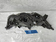 Laden Sie das Bild in den Galerie-Viewer, Frontscheinwerfer Toyota Rav 4 81110-02S80 Ein Stück (Rechts oder Links)