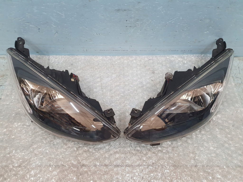 Frontscheinwerfer Mazda Demio DR61-51030 D651-51040 Ein Satz Headlight
