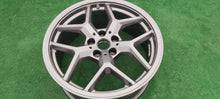 Laden Sie das Bild in den Galerie-Viewer, 1x Alufelge 18 Zoll 5x112 5A324D5 BMW 5 G31 G30 Rim Wheel FEL6101438488ol