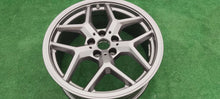 Laden Sie das Bild in den Galerie-Viewer, 1x Alufelge 18 Zoll 5x112 5A324D5 BMW 5 G31 G30 Rim Wheel FEL6101438488ol