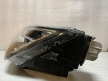 Laden Sie das Bild in den Galerie-Viewer, Frontscheinwerfer Seat Ateca 576941007 LED Links Scheinwerfer Headlight