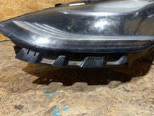Laden Sie das Bild in den Galerie-Viewer, Frontscheinwerfer Tesla Model 3 1077375-50-B S2510E241-M Links Headlight SCH3559949890pb