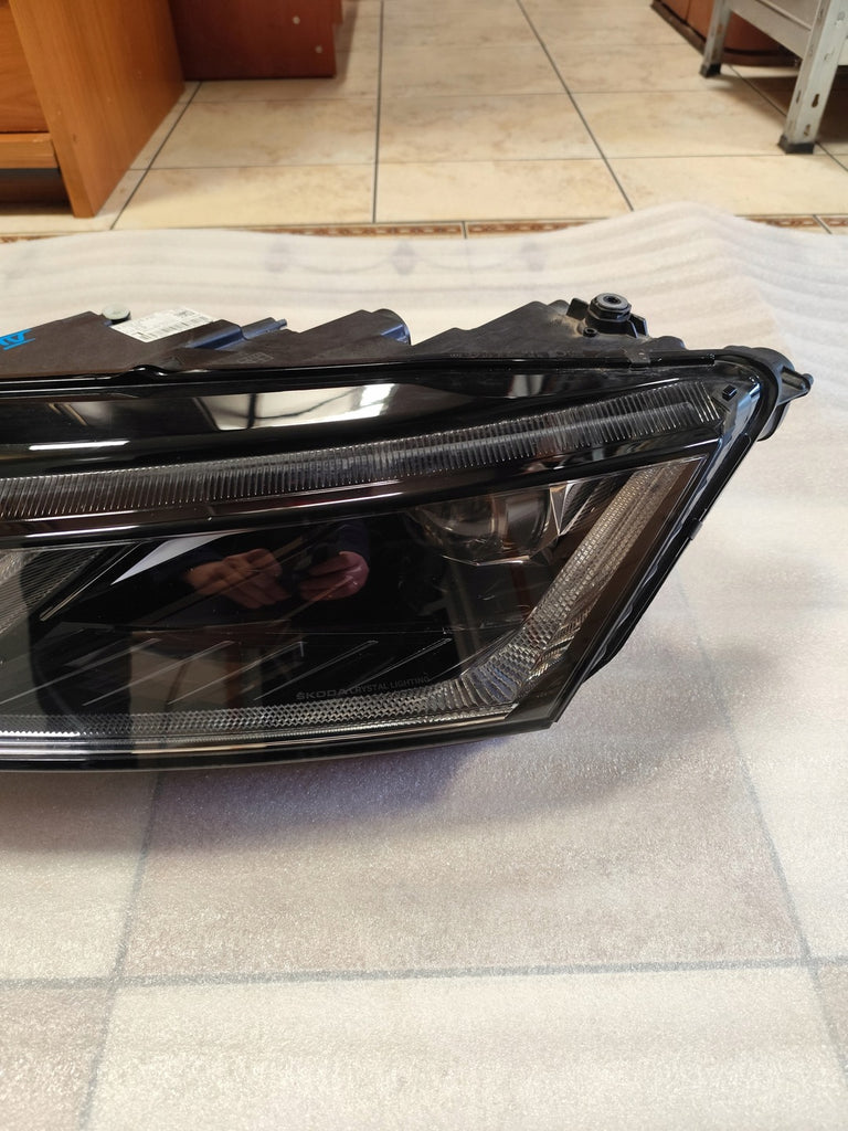 Frontscheinwerfer Skoda Octavia IV 5E4941015A Links Scheinwerfer Headlight SCH2370873204es