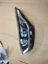 Load image into Gallery viewer, Frontscheinwerfer Kia Ceed 92101J7050 Links Scheinwerfer Headlight