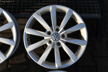 Laden Sie das Bild in den Galerie-Viewer, 4x Alufelge 17 Zoll 6.0" 5x112 48ET Glanz Silber 5G0601025K VW T-Roc Rim Wheel FEL8036820488ka