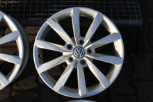 Laden Sie das Bild in den Galerie-Viewer, 4x Alufelge 17 Zoll 6.0" 5x112 48ET Glanz Silber 5G0601025K VW T-Roc Rim Wheel FEL8036820488ka