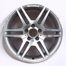 Laden Sie das Bild in den Galerie-Viewer, 1x Alufelge 17 Zoll 8.5&quot; 5x112 58ET Glanz Silber Mercedes-Benz Amg Rim Wheel