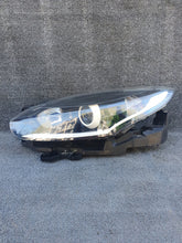 Laden Sie das Bild in den Galerie-Viewer, Frontscheinwerfer Renault Megane III Links Scheinwerfer Headlight SCH2541581989rh