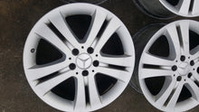 Load image into Gallery viewer, 1x Alufelge 18 Zoll 8.0&quot; 5x112 67ET Silber A2514011302 Mercedes-Benz W251