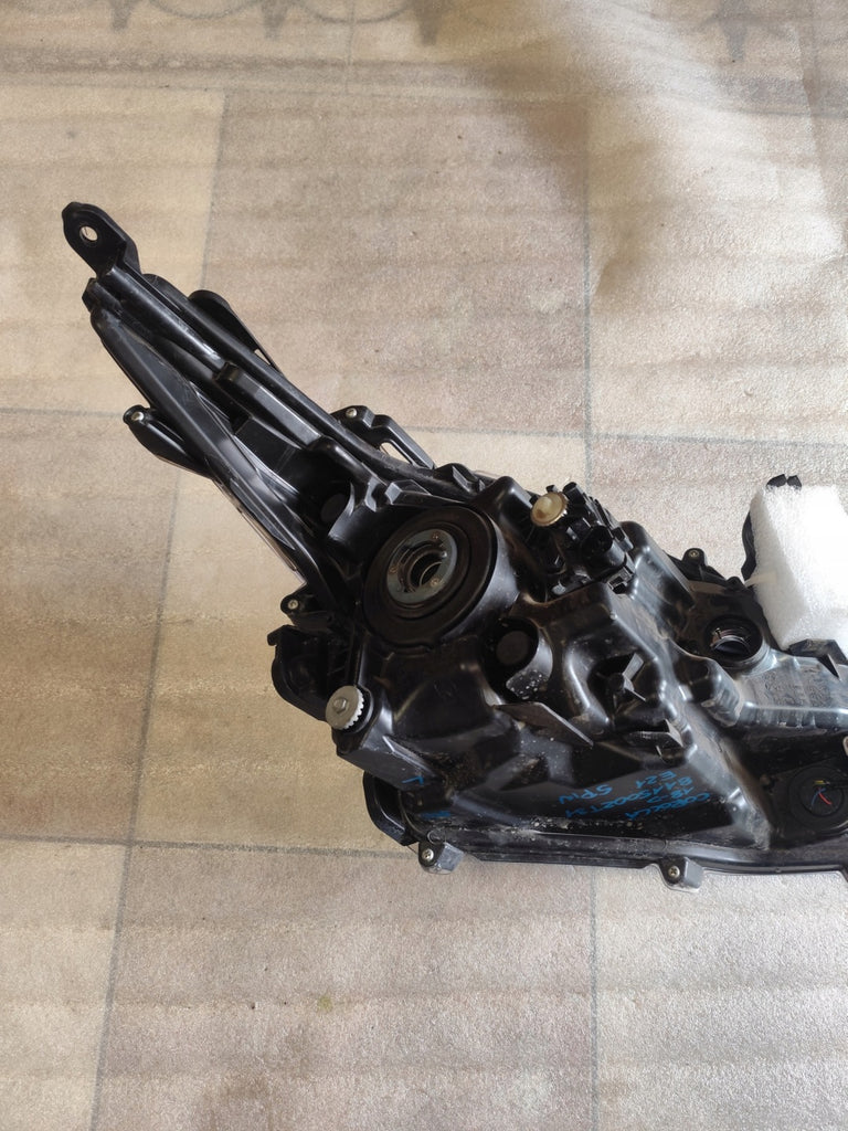 Frontscheinwerfer Toyota Corolla 8115002T31 Links Scheinwerfer Headlight SCH3861099658ud