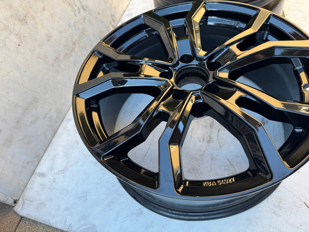 1x Alufelge 19 Zoll 8.0" 5x112 32 5ET Glanz Schwarz TTV9K8BA325E Rim Wheel FEL2153175522vo