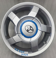 Load image into Gallery viewer, 1x Alufelge 15 Zoll 4.5" 4x100 35ET Glanz Silber PZ4L2-90670 Toyota Aygo FEL6674879722ww