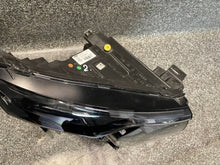 Laden Sie das Bild in den Galerie-Viewer, Frontscheinwerfer Ford Courier R2X613W029CE Rechts Scheinwerfer Headlight SCH5709097191fn