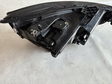 Load image into Gallery viewer, Frontscheinwerfer Seat 5FJ941007J LED Ein Stück (Rechts oder Links) Headlight
