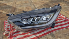 Laden Sie das Bild in den Galerie-Viewer, Frontscheinwerfer Toyota IV Yaris EUK0-8 LED Links Scheinwerfer Headlight SCH6567111362ll