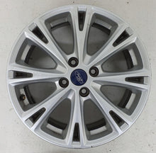 Laden Sie das Bild in den Galerie-Viewer, 1x Alufelge 17 Zoll 7.0" 4x108 47 5ET Glanz Silber Ford Fiesta I Rim Wheel FEL1469611987zj