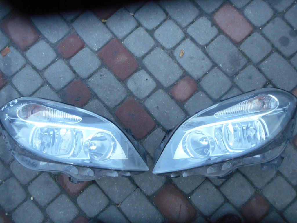 Frontscheinwerfer Mercedes-Benz W246 Ein Stück (Rechts oder Links) Headlight