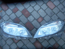 Laden Sie das Bild in den Galerie-Viewer, Frontscheinwerfer Mercedes-Benz W246 Ein Stück (Rechts oder Links) Headlight