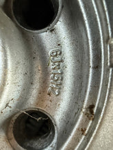 Load image into Gallery viewer, 1x Alufelge 15 Zoll 6.0" 4x108 52 5ET Glanz Silber 2S6J1007AB Ford Et Rim Wheel FEL2592063242oo