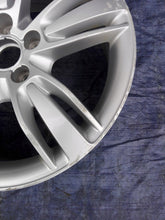 Load image into Gallery viewer, 1x Alufelge 17 Zoll 6.5" 5x112 33ET Glanz Silber 8U0601025E Audi Q3 Rim Wheel FEL3023318495xy