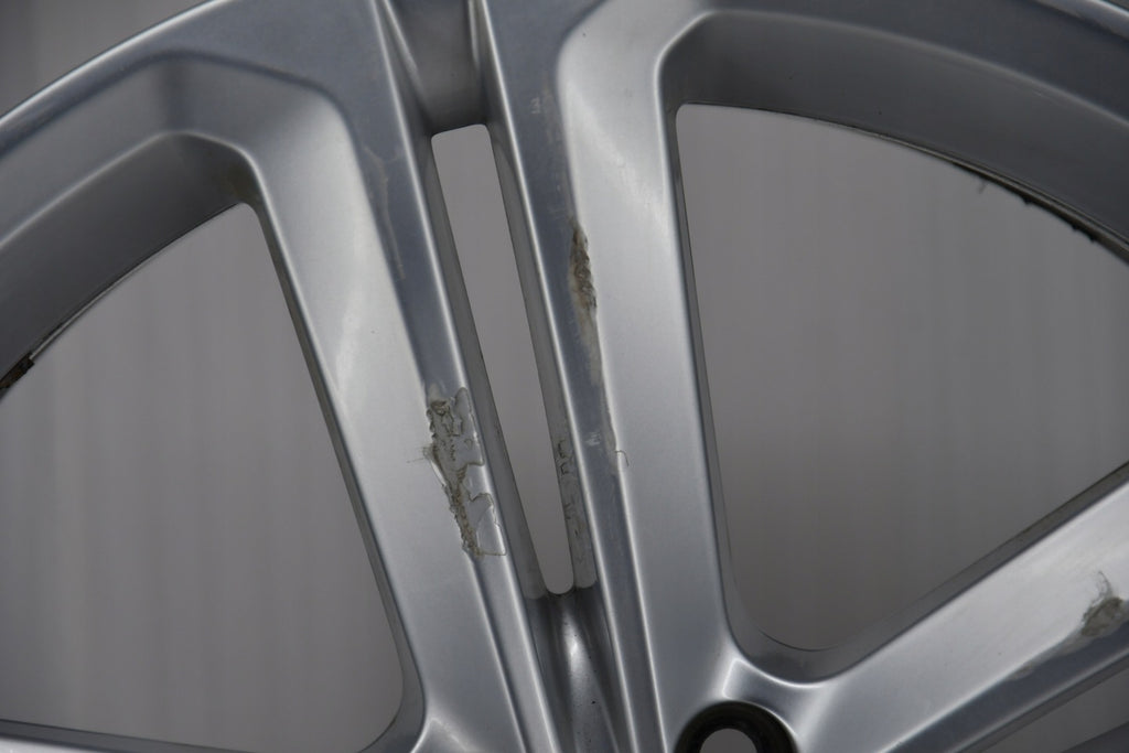 1x Alufelge 19 Zoll 9.0" 5x112 33ET 5N0601025T VW Rim Wheel