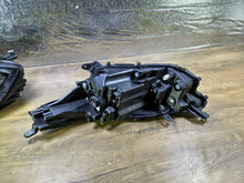 Laden Sie das Bild in den Galerie-Viewer, Frontscheinwerfer Toyota 4 Yaris K0-6EU Rechts Scheinwerfer Headlight SCH6214689354dx