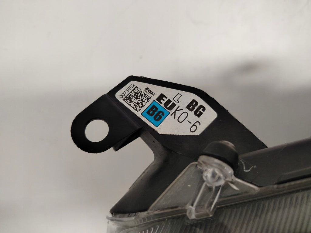 Frontscheinwerfer Toyota Yaris EUK0-6 Links Scheinwerfer Headlight SCH9517005936ba