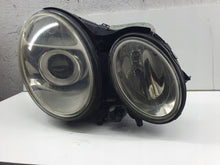 Laden Sie das Bild in den Galerie-Viewer, Frontscheinwerfer Mercedes-Benz W211 50F00827900 A0028202426 Xenon Rechts SCH6178480728on