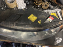 Laden Sie das Bild in den Galerie-Viewer, Frontscheinwerfer Volvo V50 30698889 Xenon Links Scheinwerfer Headlight SCH1717026657vf