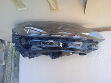 Laden Sie das Bild in den Galerie-Viewer, Frontscheinwerfer VW Sportsvan 517941006D Rechts Scheinwerfer Headlight