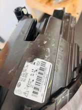 Load image into Gallery viewer, Frontscheinwerfer VW New Beetle 5CZ941031 Xenon Links Scheinwerfer Headlight SCH6109340699mp