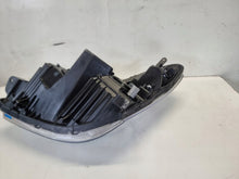 Laden Sie das Bild in den Galerie-Viewer, Frontscheinwerfer Toyota Corolla Verso Rechts Scheinwerfer Headlight SCH2896998707gz