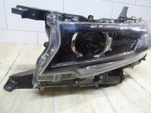 Laden Sie das Bild in den Galerie-Viewer, Frontscheinwerfer Toyota Land Cruiser LED Ein Stück (Rechts oder Links)