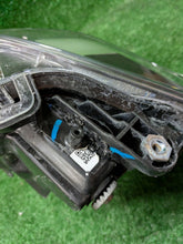 Load image into Gallery viewer, Frontscheinwerfer Toyota Corolla 81170-0T31 Links Scheinwerfer Headlight SCH3065070463jk