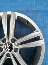 Load image into Gallery viewer, 1x Alufelge 18 Zoll 7.0&quot; 5x112 43ET Glanz Graphit 5NA601025N Mg Tiguan Rim Wheel