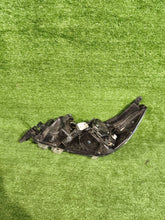 Laden Sie das Bild in den Galerie-Viewer, Frontscheinwerfer Toyota Hilux VIII CSC28960 Rechts Scheinwerfer Headlight SCH4811469847xv