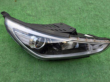 Laden Sie das Bild in den Galerie-Viewer, Frontscheinwerfer Hyundai I30 III 92102-G4020 Rechts Scheinwerfer Headlight SCH6893906128mm