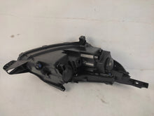 Laden Sie das Bild in den Galerie-Viewer, Frontscheinwerfer Peugeot 2008 I 9825313980 Ein Stück (Rechts oder Links)