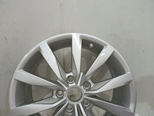 Laden Sie das Bild in den Galerie-Viewer, 1x Alufelge 17 Zoll 6.0" 5x112 48ET Glanz Silber 5G0601025K VW Golf Vii FEL9731149040ip